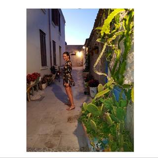 Costanza Caracciolo feet photo thumbnail