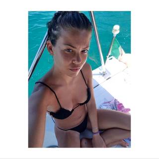 Costanza Caracciolo feet photo thumbnail