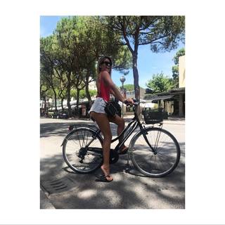 Costanza Caracciolo feet photo thumbnail