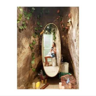 Costanza Caracciolo feet photo thumbnail