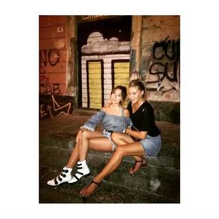 Costanza Caracciolo feet photo thumbnail