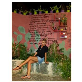 Costanza Caracciolo feet photo thumbnail