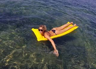 Costanza Caracciolo feet photo thumbnail