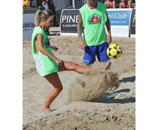 Costanza Caracciolo feet photo thumbnail