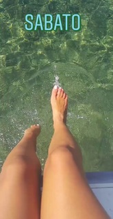 Costanza Caracciolo feet photo thumbnail