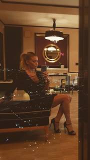 Costanza Caracciolo feet photo thumbnail