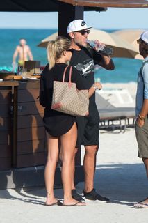 Costanza Caracciolo feet photo thumbnail