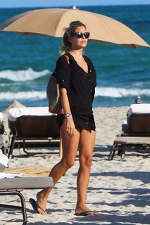 Costanza Caracciolo feet photo thumbnail