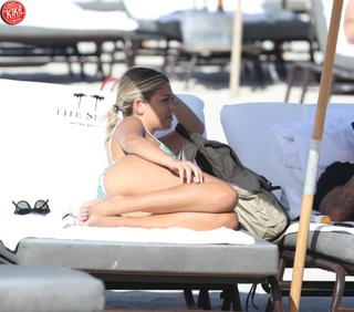 Costanza Caracciolo feet photo thumbnail