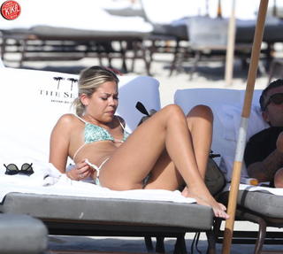 Costanza Caracciolo feet photo thumbnail