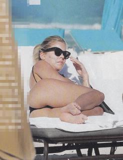 Costanza Caracciolo feet photo thumbnail