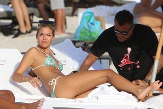 Costanza Caracciolo feet photo thumbnail