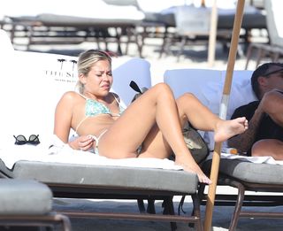 Costanza Caracciolo feet photo thumbnail