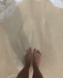 Costanza Caracciolo feet photo thumbnail