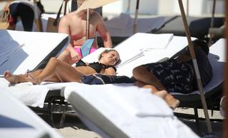 Costanza Caracciolo feet photo thumbnail