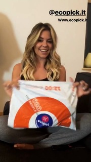 Costanza Caracciolo feet photo thumbnail