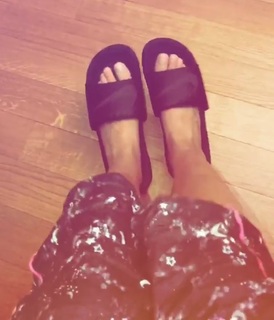 Costanza Caracciolo feet photo thumbnail