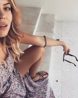 Costanza Caracciolo feet photo thumbnail