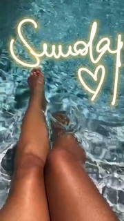 Costanza Caracciolo feet photo thumbnail