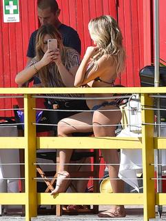 Costanza Caracciolo feet photo thumbnail