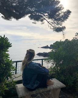 Costanza Caracciolo feet photo thumbnail