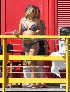 Costanza Caracciolo feet photo thumbnail