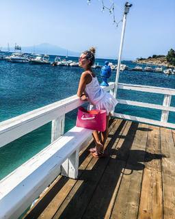 Costanza Caracciolo feet photo thumbnail