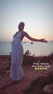 Costanza Caracciolo feet photo thumbnail