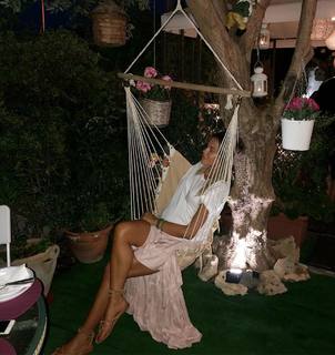 Costanza Caracciolo feet photo thumbnail