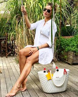 Costanza Caracciolo feet photo thumbnail