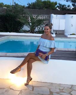 Costanza Caracciolo feet photo thumbnail