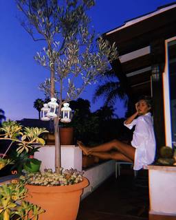 Costanza Caracciolo feet photo thumbnail