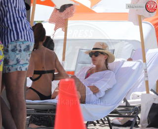 Costanza Caracciolo feet photo thumbnail