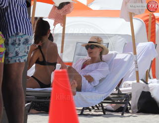 Costanza Caracciolo feet photo thumbnail