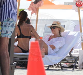 Costanza Caracciolo feet photo thumbnail