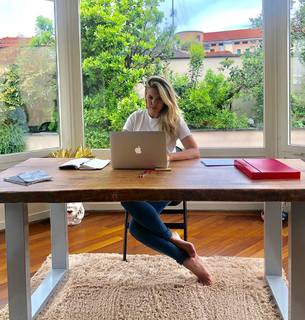 Costanza Caracciolo feet photo thumbnail