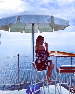 Costanza Caracciolo feet photo thumbnail