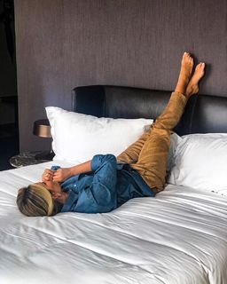 Costanza Caracciolo feet photo thumbnail