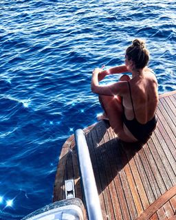 Costanza Caracciolo feet photo thumbnail