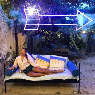 Costanza Caracciolo feet photo thumbnail