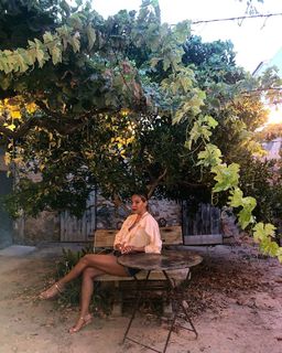 Costanza Caracciolo feet photo thumbnail