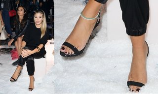 Costanza Caracciolo feet photo thumbnail