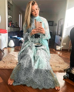 Costanza Caracciolo feet photo thumbnail