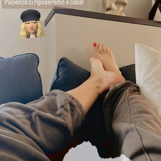 Costanza Caracciolo feet photo thumbnail