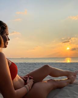 Costanza Caracciolo feet photo thumbnail