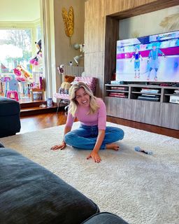 Costanza Caracciolo feet photo thumbnail