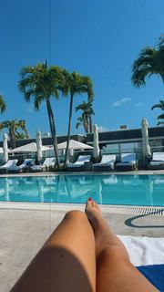 Costanza Caracciolo feet photo thumbnail