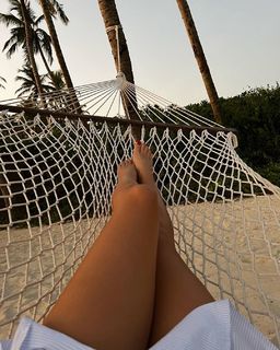 Costanza Caracciolo feet photo thumbnail