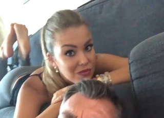 Costanza Caracciolo feet photo thumbnail