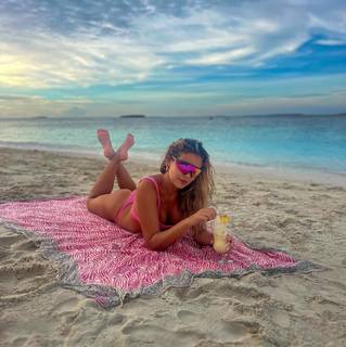 Costanza Caracciolo feet photo thumbnail